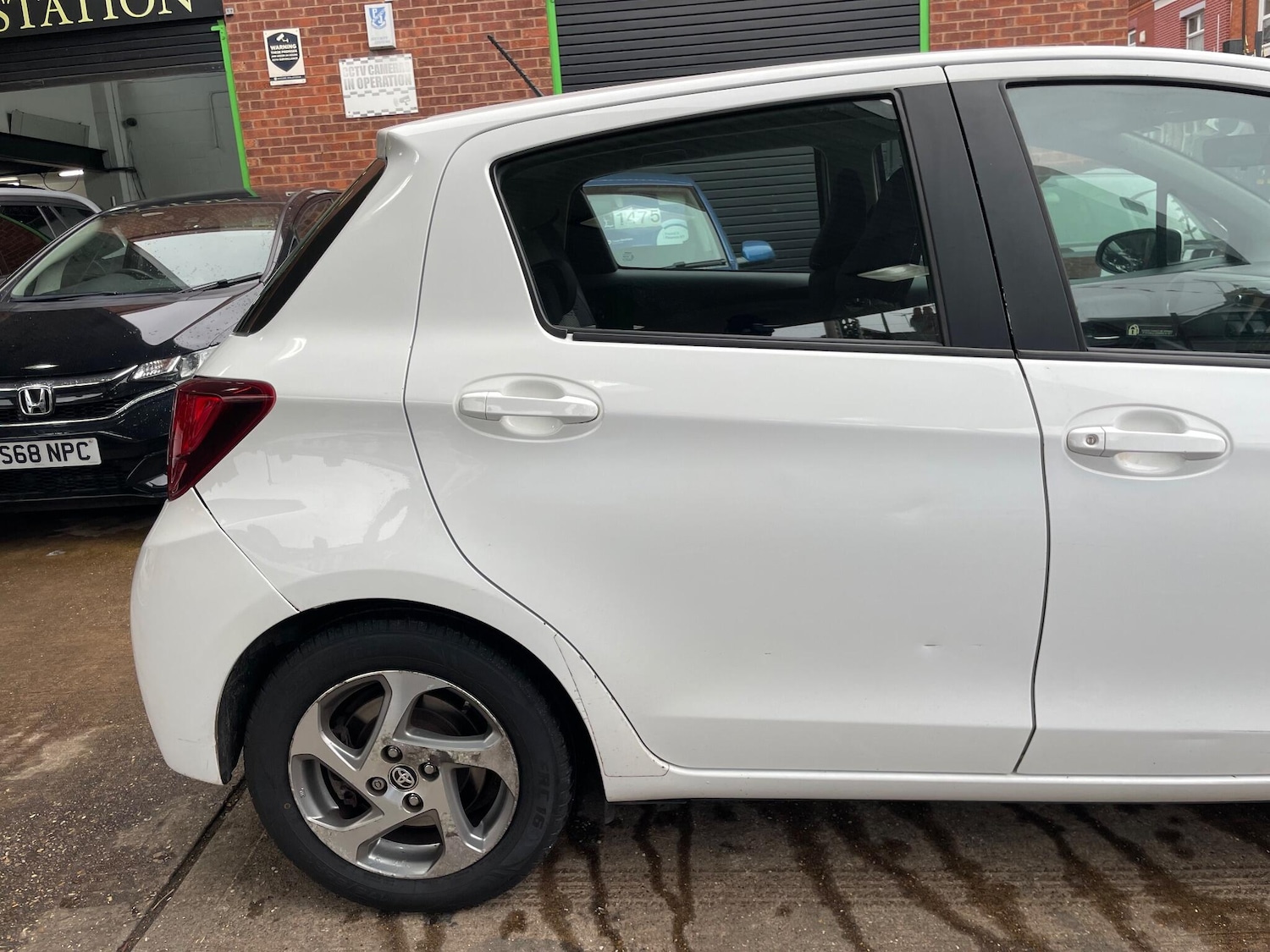 Used Toyota Yaris 2015 for sale - 77611749: Photo 8