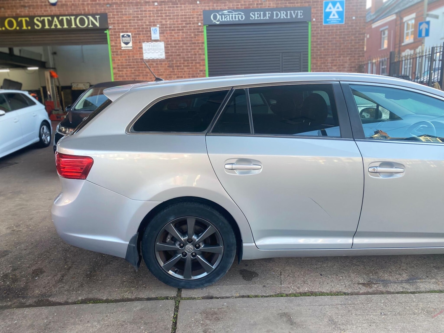 Used Toyota Avensis 2012 for sale - 76781207: Photo 8