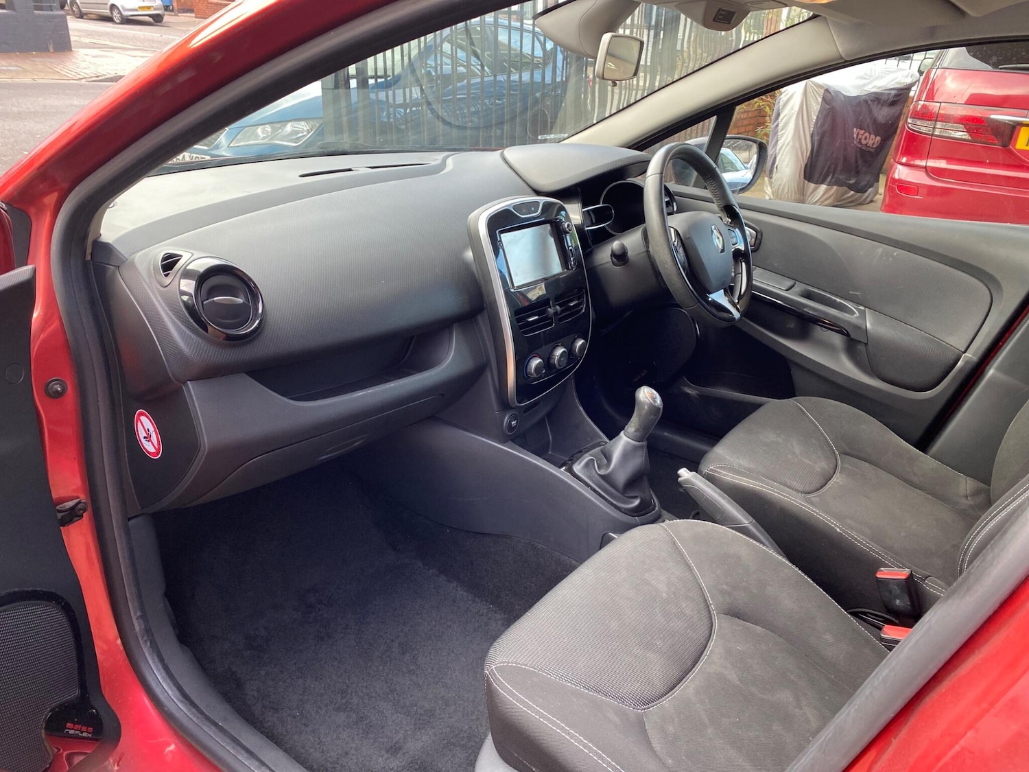 Used Renault Clio 2015 for sale - 76472210: Photo 16