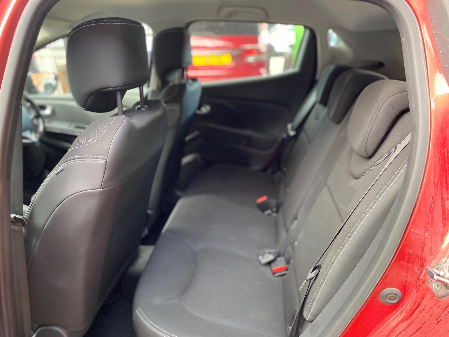 Used Renault Clio 2015 for sale - 76472210: Photo 18