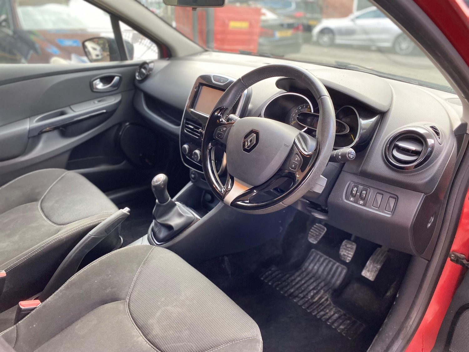 Used Renault Clio 2015 for sale - 76472210: Photo 21