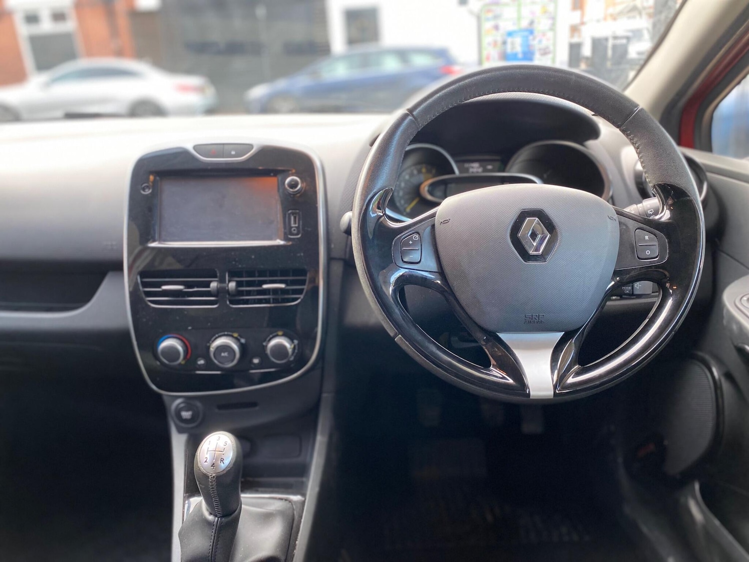 Used Renault Clio 2015 for sale - 76472210: Photo 22