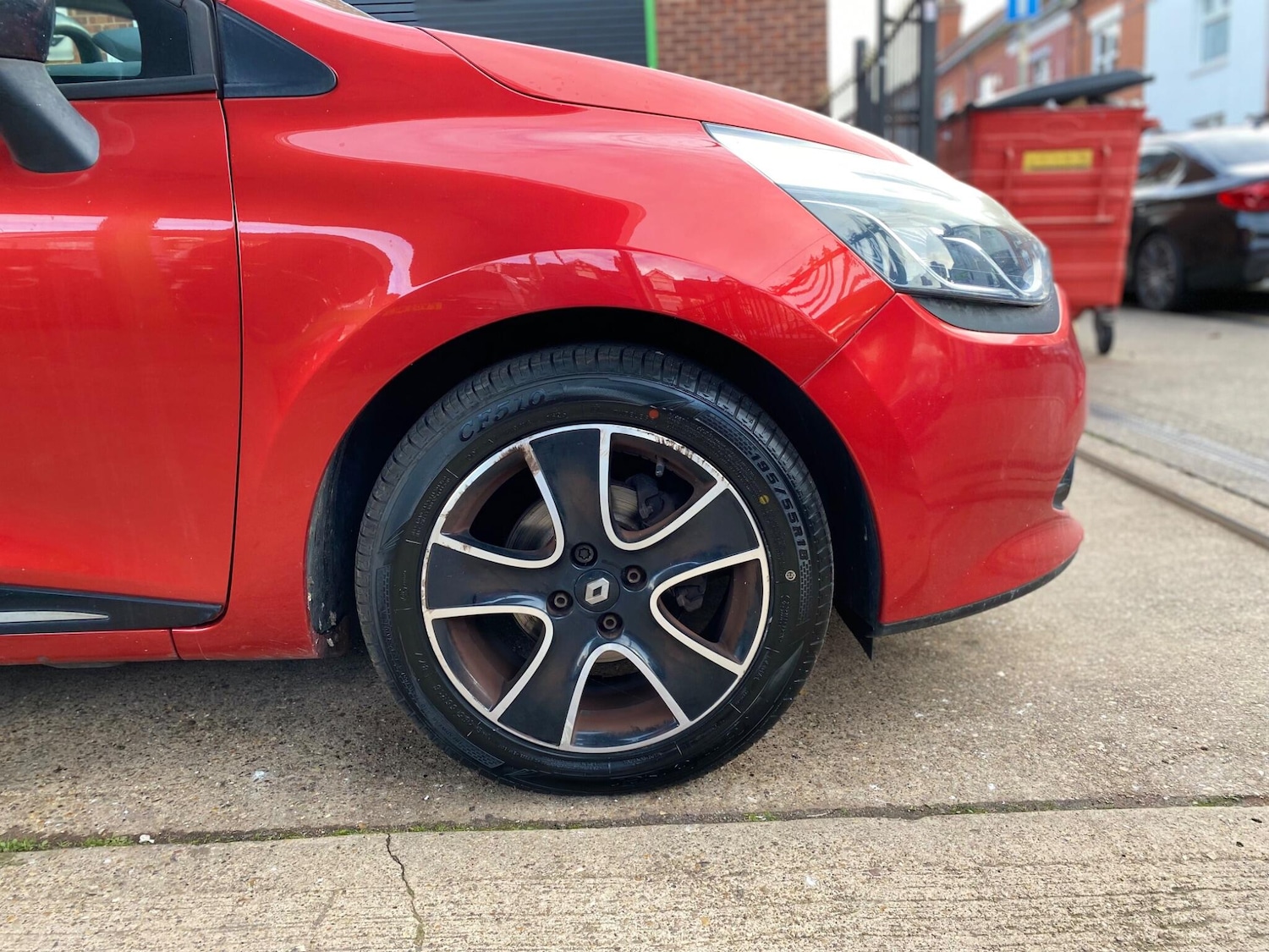 Used Renault Clio 2015 for sale - 76472210: Photo 5