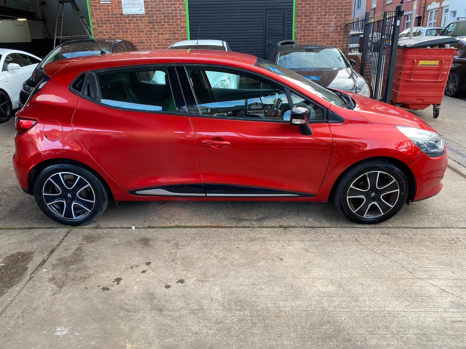 Used Renault Clio 2015 for sale - 76472210: Photo 8