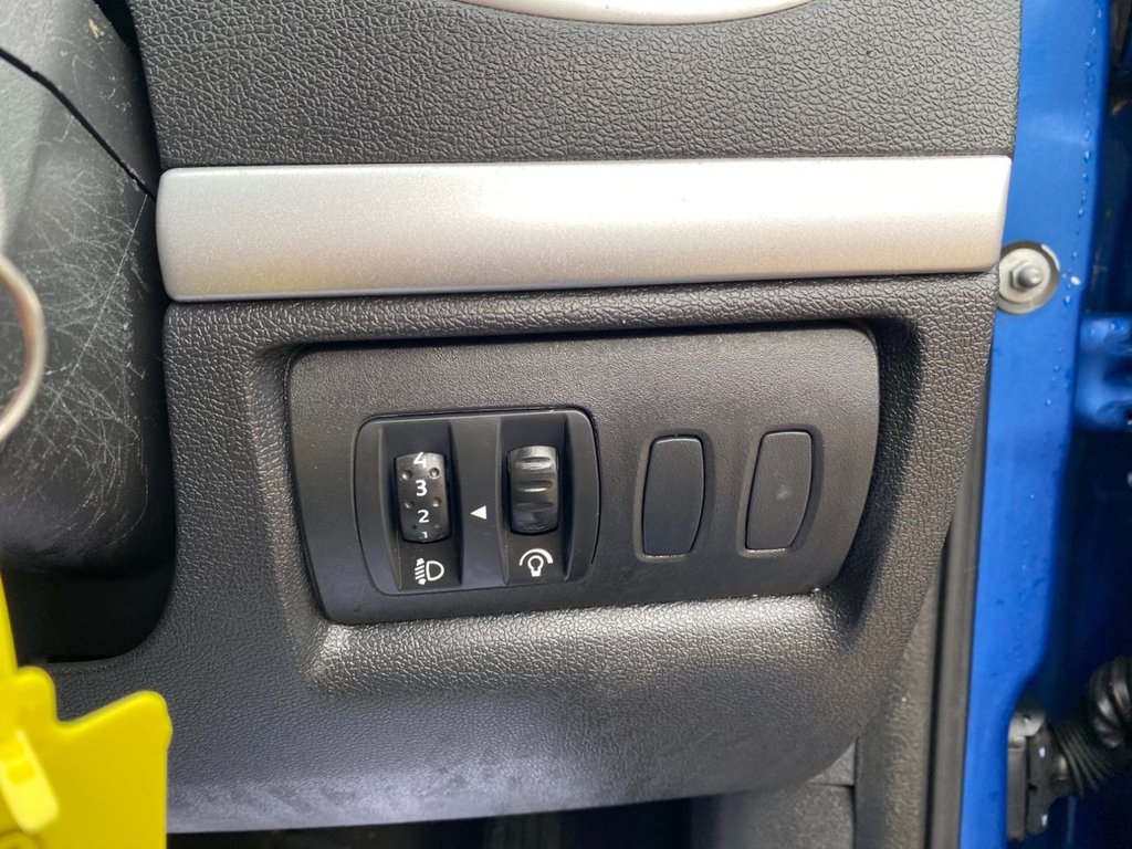 Used Renault Clio 2011 for sale - 77551508: Photo 29