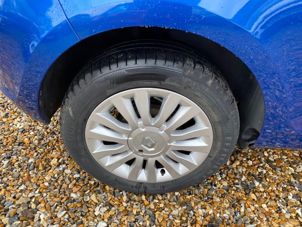 Used Renault Clio 2011 for sale - 77551508: Photo 33