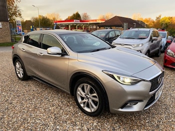 Used Infiniti Q30 2017 for sale - 76609044: Photo