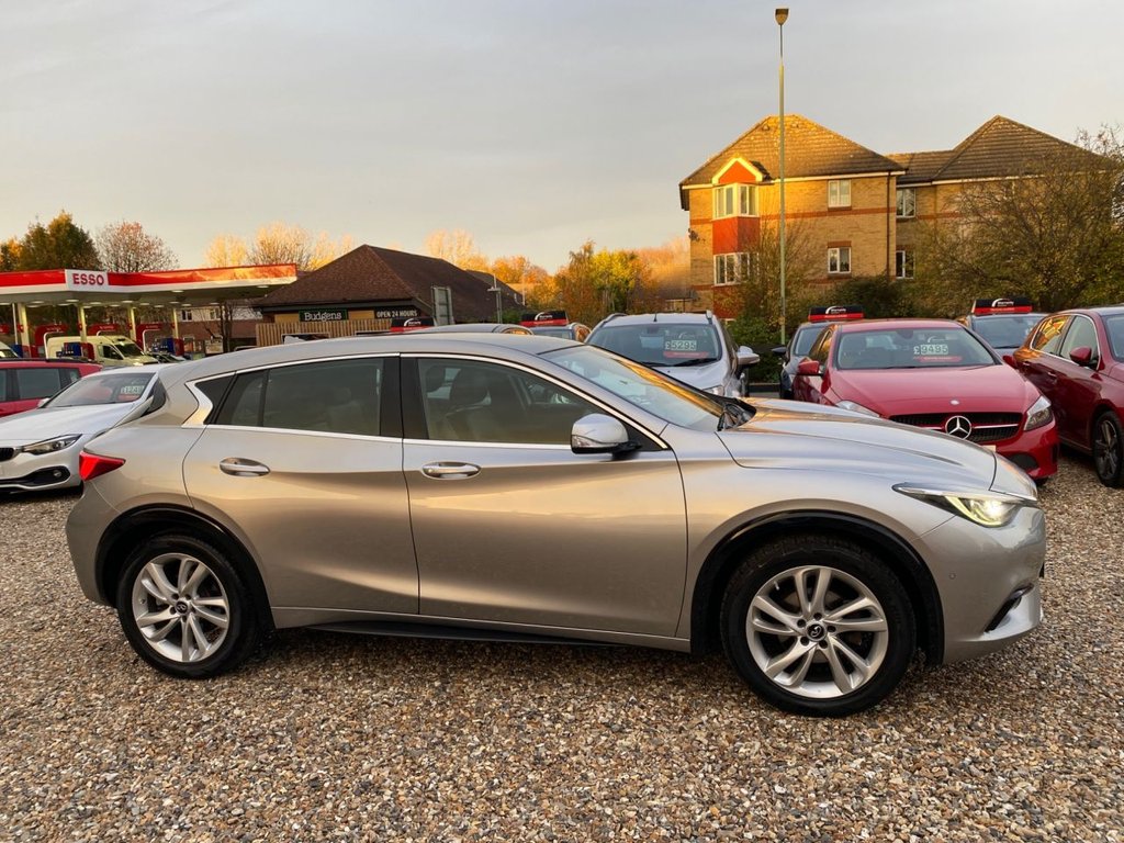 Used Infiniti Q30 2017 for sale - 76609044: Photo 3