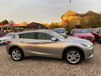 Used Infiniti Q30 2017 for sale - 76609044: Photo