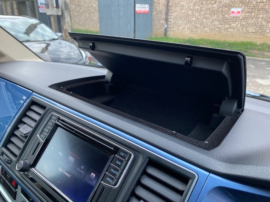 Used Volkswagen Caravelle 2017 for sale - 76609008: Photo 42