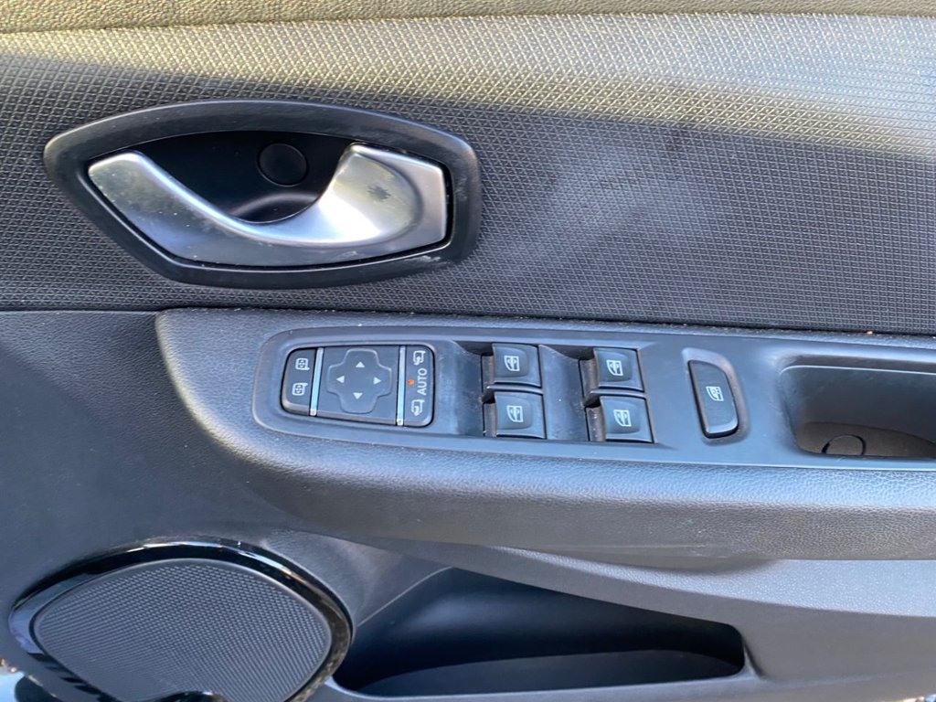 Used Renault Clio 2018 for sale - 76604528: Photo 31