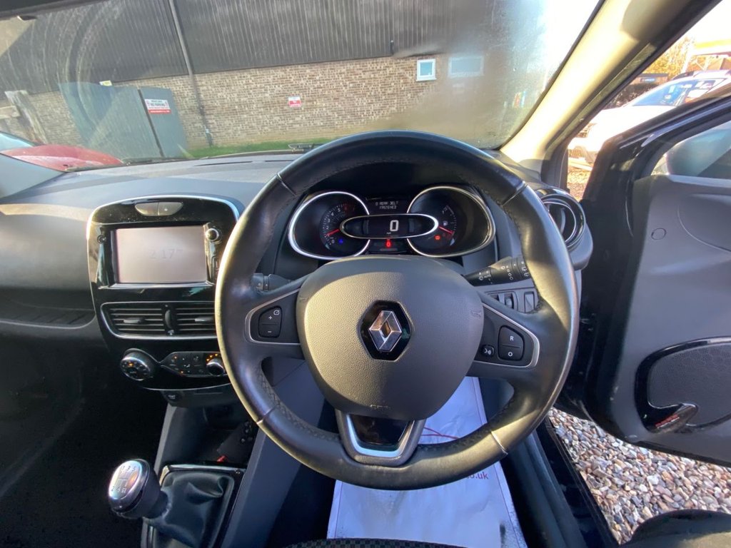 Used Renault Clio 2018 for sale - 76604528: Photo 32