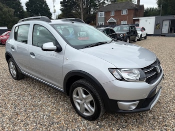 Used Dacia Sandero Stepway 2015 for sale - 76758635: Photo
