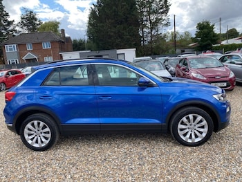 Used Volkswagen T-Roc 2018 for sale - 76609028: Photo