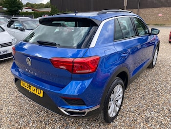 Used Volkswagen T-Roc 2018 for sale - 76609028: Photo