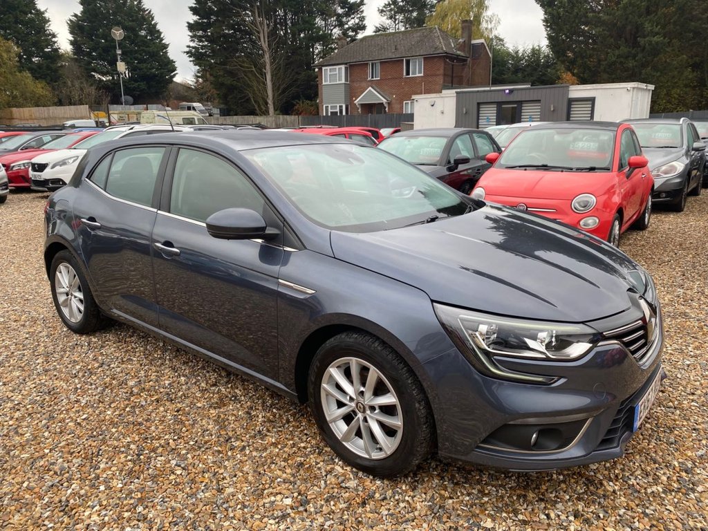 Used Renault Megane 2018 for sale - 76609057: Photo 2