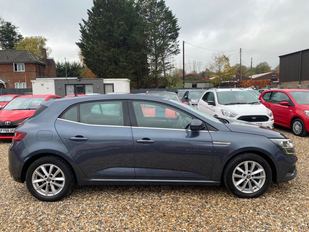 Used Renault Megane 2018 for sale - 76609057: Photo 3