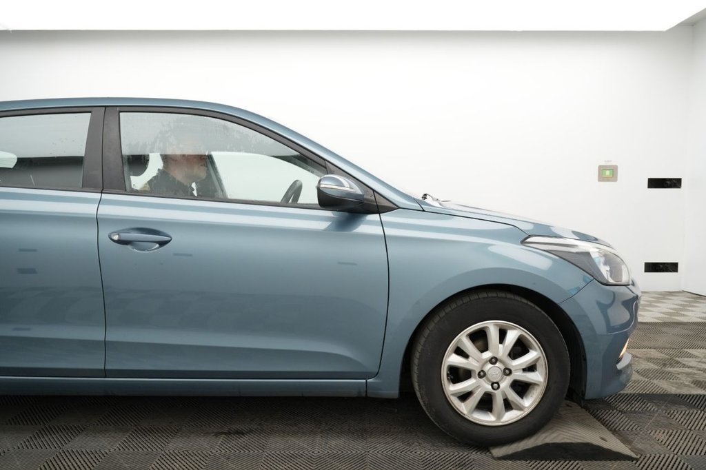 Used Hyundai i20 2017 for sale - 76609051: Photo 3