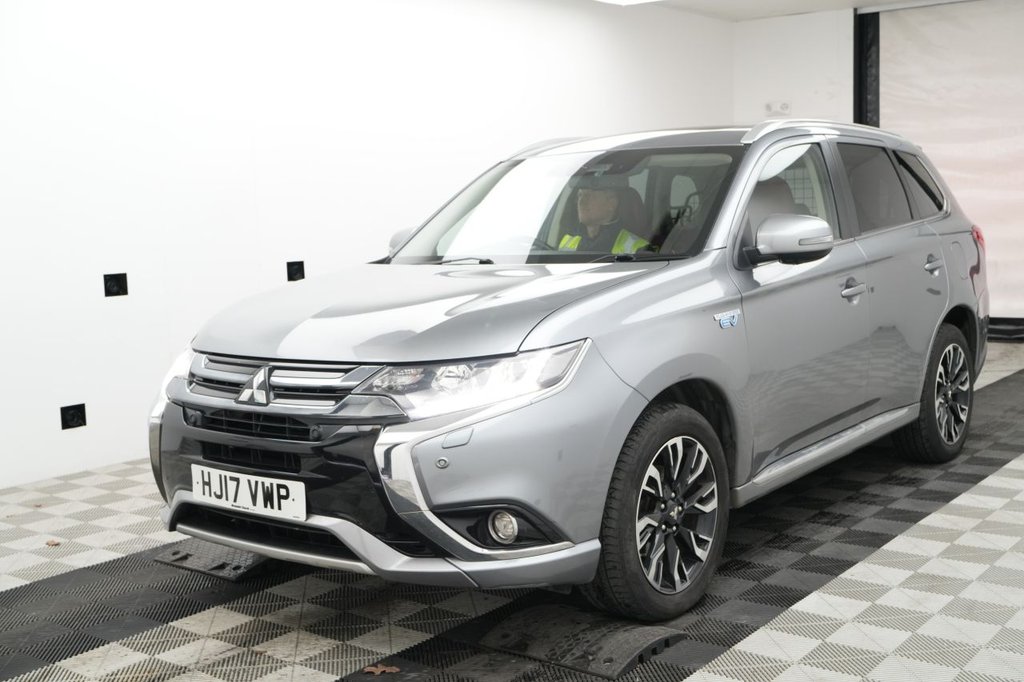 Used Mitsubishi Outlander 2017 for sale - 77667066: Photo 2