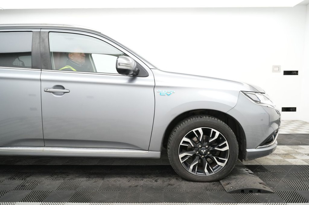 Used Mitsubishi Outlander 2017 for sale - 77667066: Photo 3