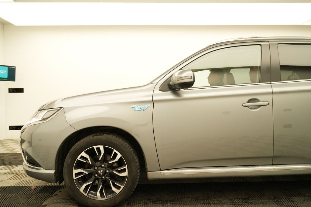 Used Mitsubishi Outlander 2017 for sale - 77667066: Photo 4