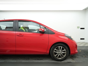 Used Toyota Yaris 2015 for sale - 79178147: Photo