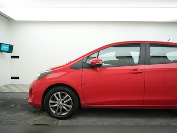 Used Toyota Yaris 2015 for sale - 79178147: Photo