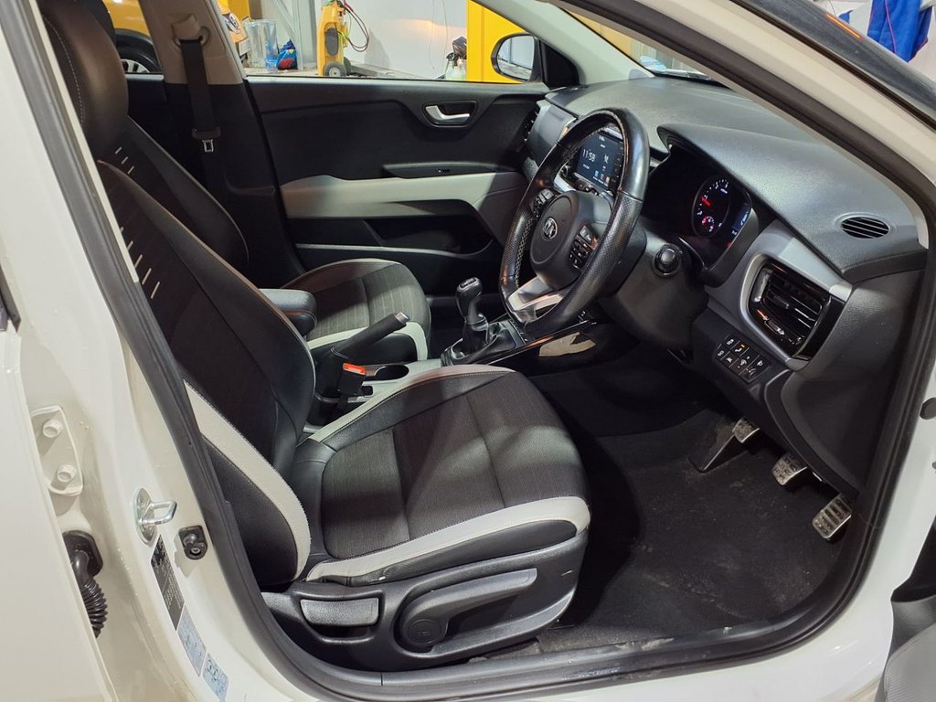 Used Kia Stonic 2018 for sale - 77200512: Photo 10