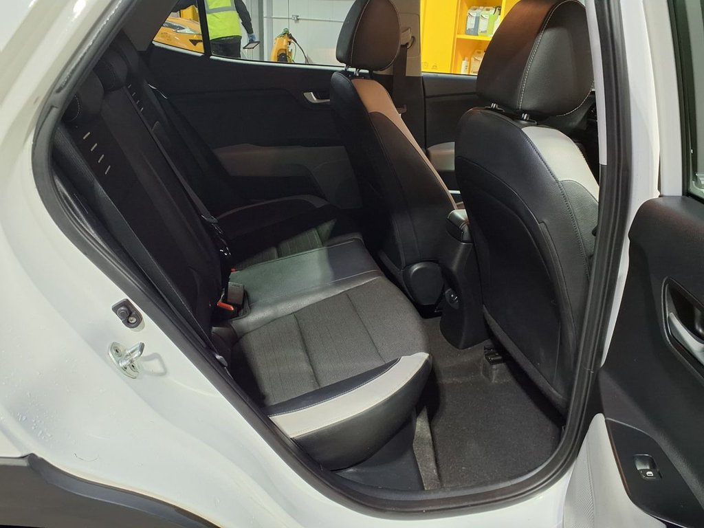 Used Kia Stonic 2018 for sale - 77200512: Photo 11