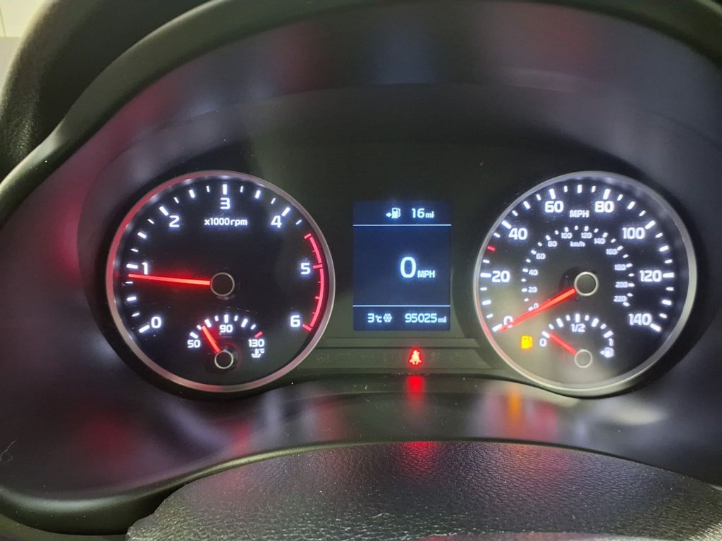 Used Kia Stonic 2018 for sale - 77200512: Photo 13