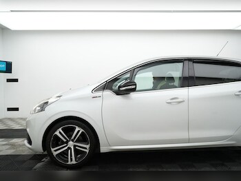 Used Peugeot 208 2018 for sale - 77026861: Photo