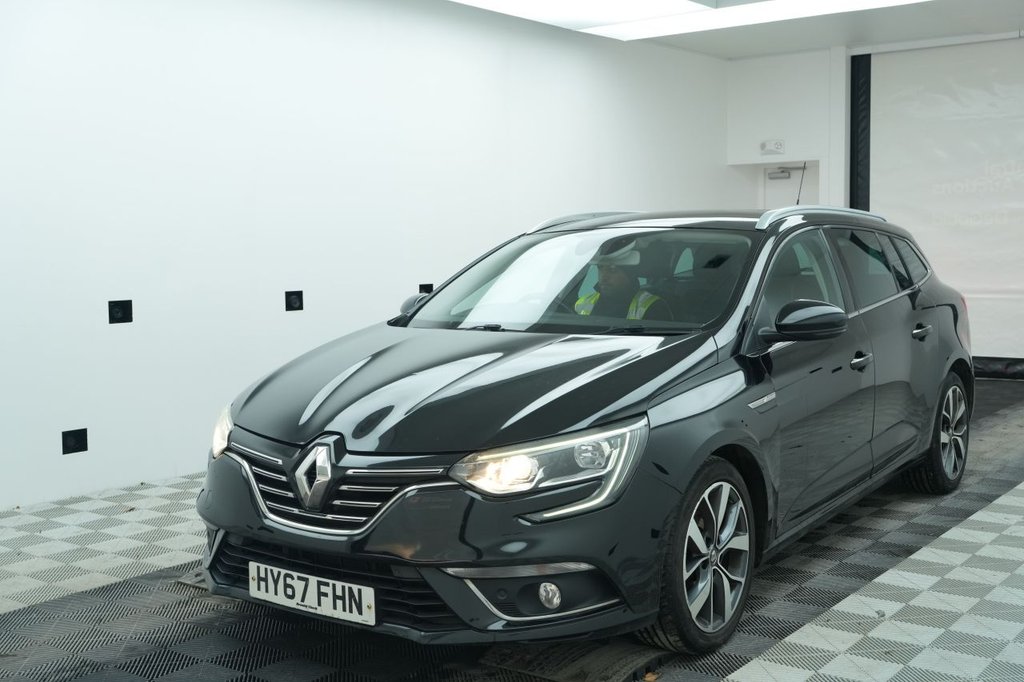 Used Renault Megane 2017 for sale - 77631680: Photo 2