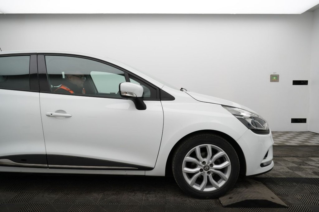 Used Renault Clio 2017 for sale - 76609061: Photo 3