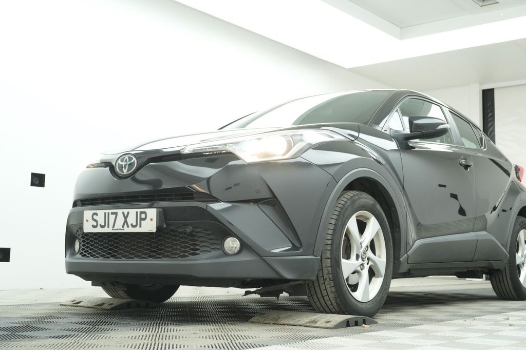 Used Toyota C-HR 2017 for sale - 78017060: Photo 3