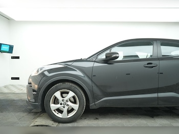 Used Toyota C-HR 2017 for sale - 78017060: Photo