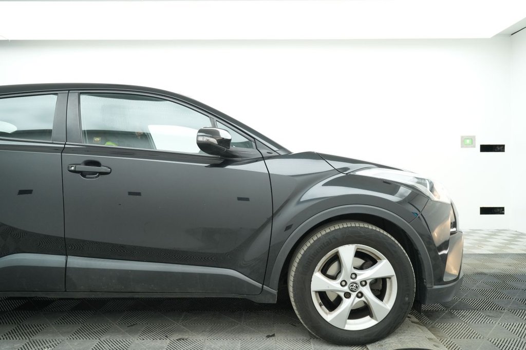 Used Toyota C-HR 2017 for sale - 78017060: Photo 5
