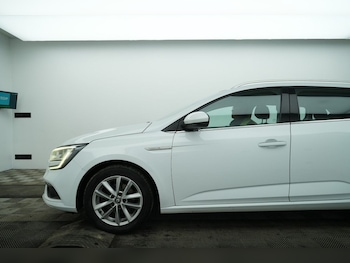 Used Renault Megane 2017 for sale - 78996008: Photo