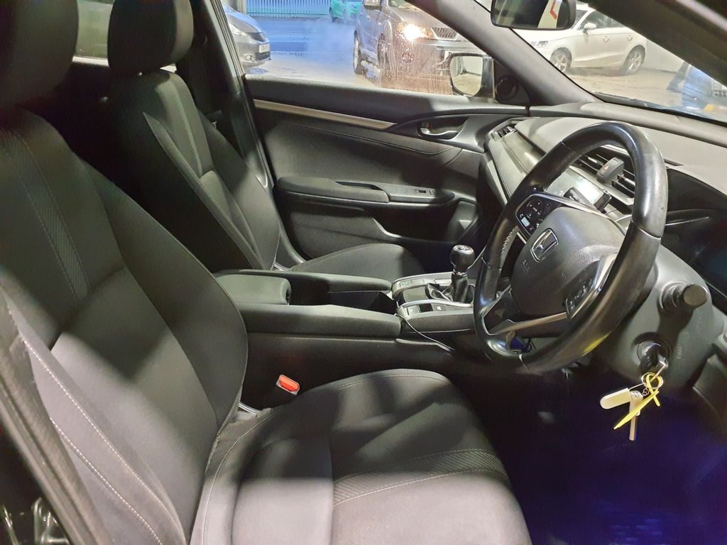 Used Honda Civic 2018 for sale - 76867772: Photo 10