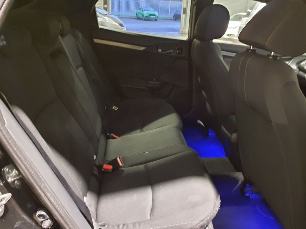 Used Honda Civic 2018 for sale - 76867772: Photo 11