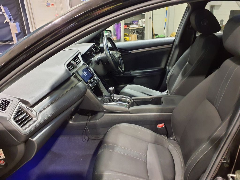 Used Honda Civic 2018 for sale - 76867772: Photo 12