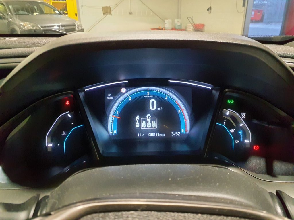 Used Honda Civic 2018 for sale - 76867772: Photo 13
