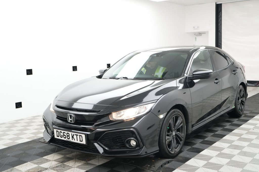 Used Honda Civic 2018 for sale - 76867772: Photo 2
