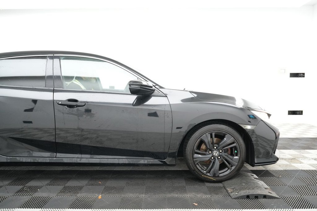 Used Honda Civic 2018 for sale - 76867772: Photo 3