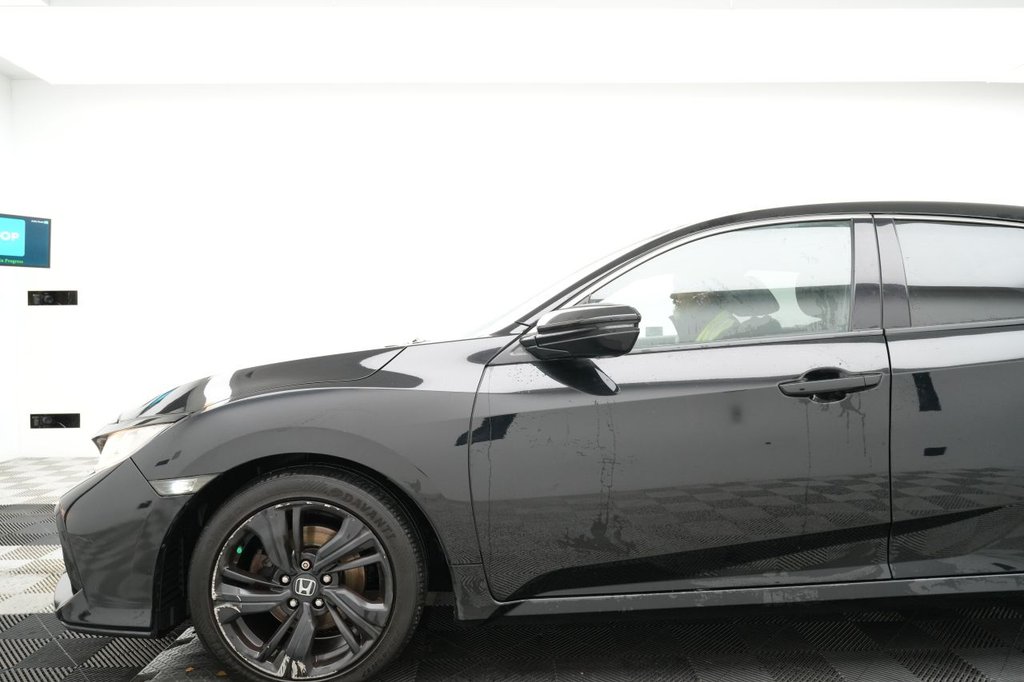 Used Honda Civic 2018 for sale - 76867772: Photo 4