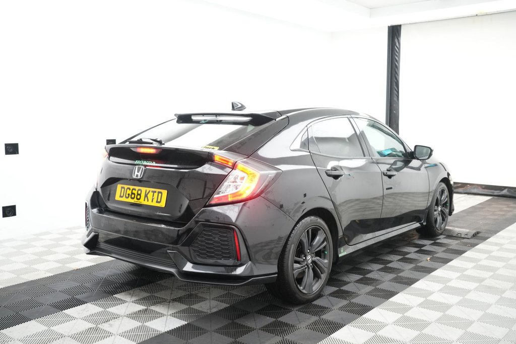 Used Honda Civic 2018 for sale - 76867772: Photo 7