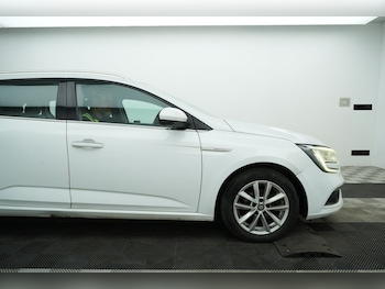 Used Renault Megane 2018 for sale - 79422536: Photo