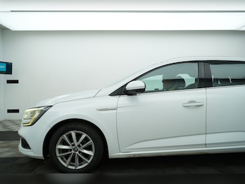 Used Renault Megane 2018 for sale - 79422536: Photo