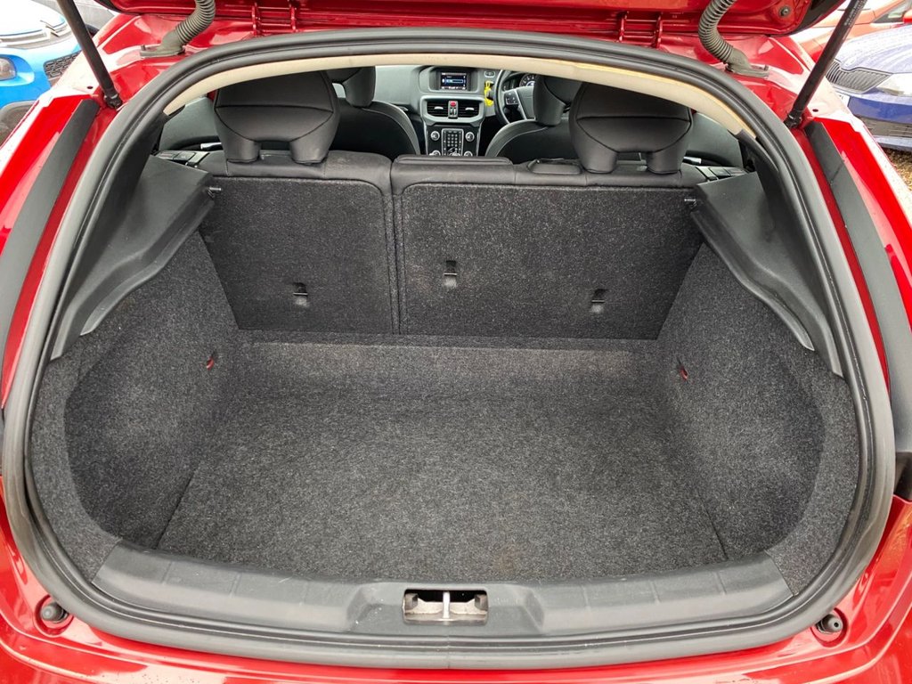 Used Volvo V40 2017 for sale - 77547004: Photo 10