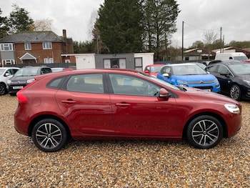 Used Volvo V40 2017 for sale - 77547004: Photo