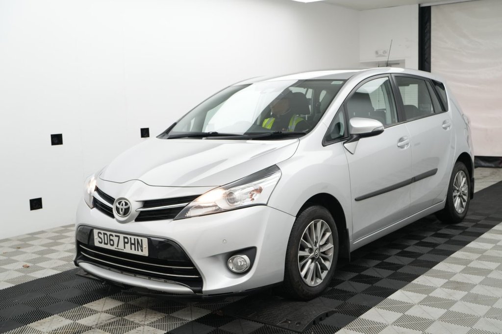 Used Toyota Verso 2017 for sale - 77720023: Photo 2